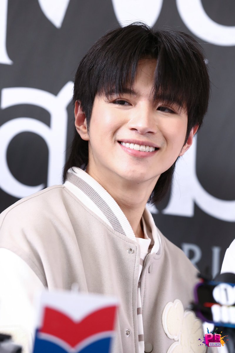 PRSocietyNews's tweet image. [เก็บตก] กับเหล่านักแสดงที่มาร่วมพิธีบวงสรวง #ซีรีส์หยดฝนกลิ่นสนิม 

#PetrichorTheSeries 
#บวงสรวงซีรีส์หยดฝนกลิ่นสนิม 
#PlanRathavit 
#คนของแปลน