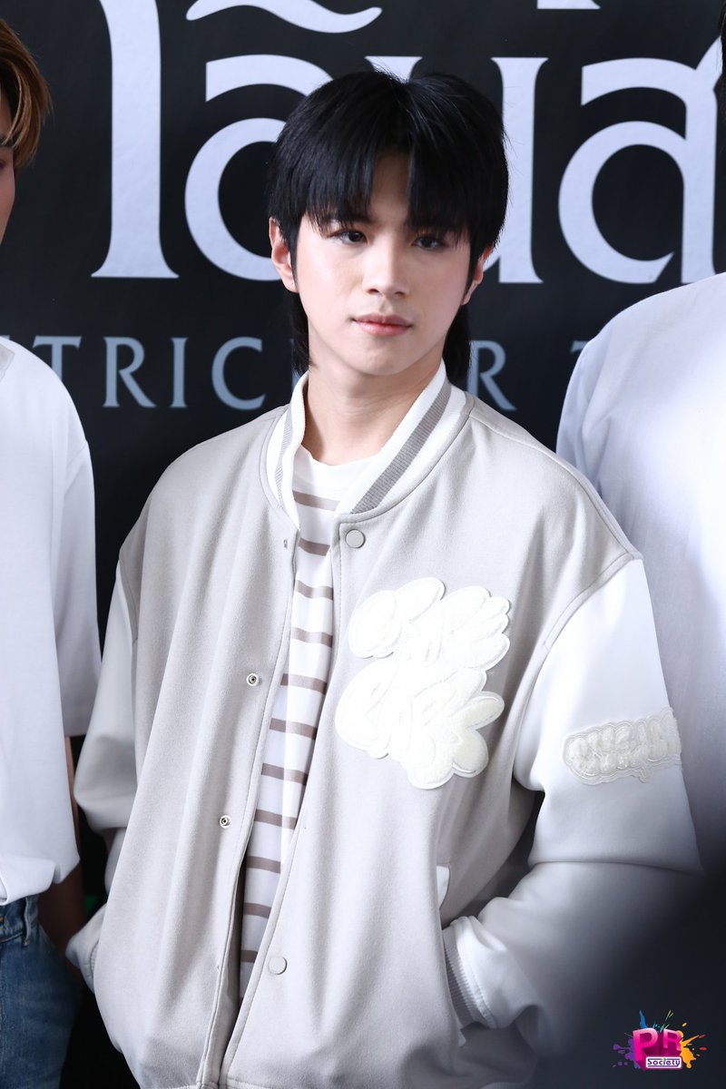 PRSocietyNews's tweet image. [เก็บตก] กับเหล่านักแสดงที่มาร่วมพิธีบวงสรวง #ซีรีส์หยดฝนกลิ่นสนิม 

#PetrichorTheSeries 
#บวงสรวงซีรีส์หยดฝนกลิ่นสนิม 
#PlanRathavit 
#คนของแปลน