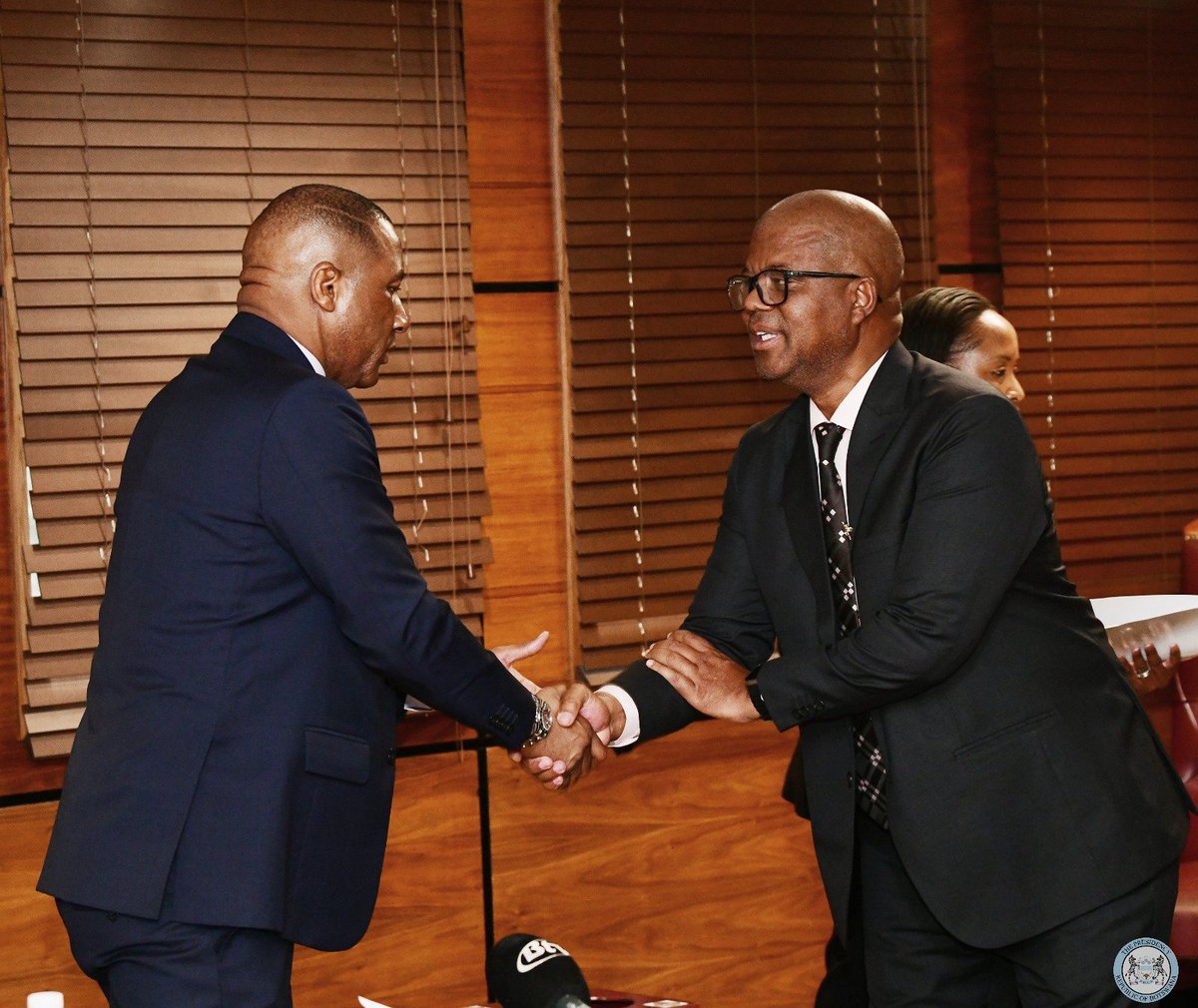 BWPresidency's tweet photo. 𝗣𝗥𝗘𝗦𝗜𝗗𝗘𝗡𝗧 𝗗𝗨𝗠𝗔 𝗚𝗜𝗗𝗘𝗢𝗡 𝗕𝗢𝗞𝗢 𝗦𝗪𝗘𝗔𝗥𝗦 𝗜𝗡 𝗧𝗛𝗘 𝗙𝗜𝗡𝗔𝗟 𝗕𝗔𝗧𝗖𝗛 𝗢𝗙 𝗖𝗔𝗕𝗜𝗡𝗘𝗧 𝗠𝗜𝗡𝗜𝗦𝗧𝗘𝗥𝗦, 𝗧𝗢 𝗖𝗢𝗠𝗣𝗟𝗘𝗧𝗘 𝗔𝗡 𝟭𝟴 𝗠𝗜𝗡𝗜𝗦𝗧𝗥𝗜𝗘𝗦 𝗘𝗫𝗘𝗖𝗨𝗧𝗜𝗩𝗘 https://t.co/Kaux8RzTdX