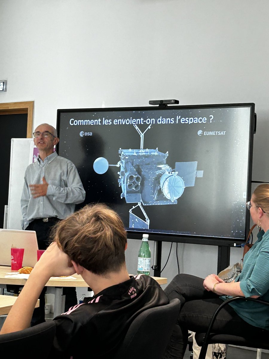 Franckluccisano's tweet photo. Journée Découverte Professionnelle au Campus Georges Méliès ! Les élèves du @CollegeNSP au cœur des problématiques scientifiques🚀 🔭👨‍💻, au contact de l’industrie 🏭🏗️ et de ses #métiers ! #education #semaineindustrie https://t.co/7AdUJqDc0L