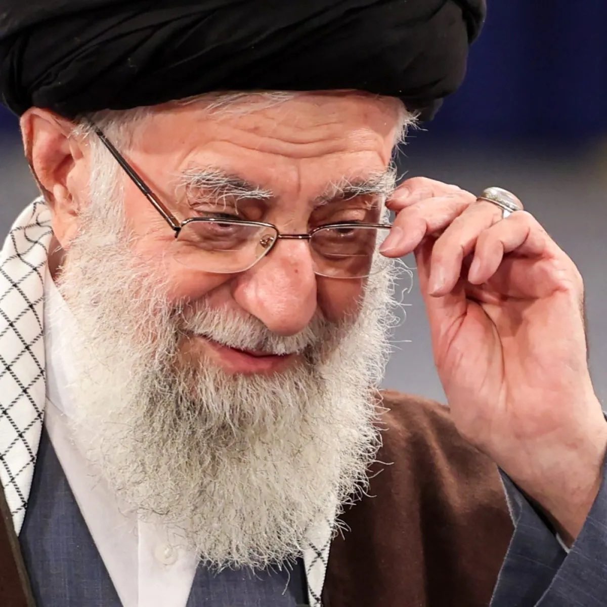 Osint613's tweet photo. JUST IN 🚨

Iran Urges Hezbollah to Accept a Ceasefire 

NYT: Iran’s leader Khamenei, through adviser Ali Larijani, urged Hezbollah to accept a ceasefire under Resolution 1701, withdraw beyond the Litani River, and assured continued support to help it recover from recent heavy losses.

I guess the Hezbollah ‘winning’ isn’t too great.