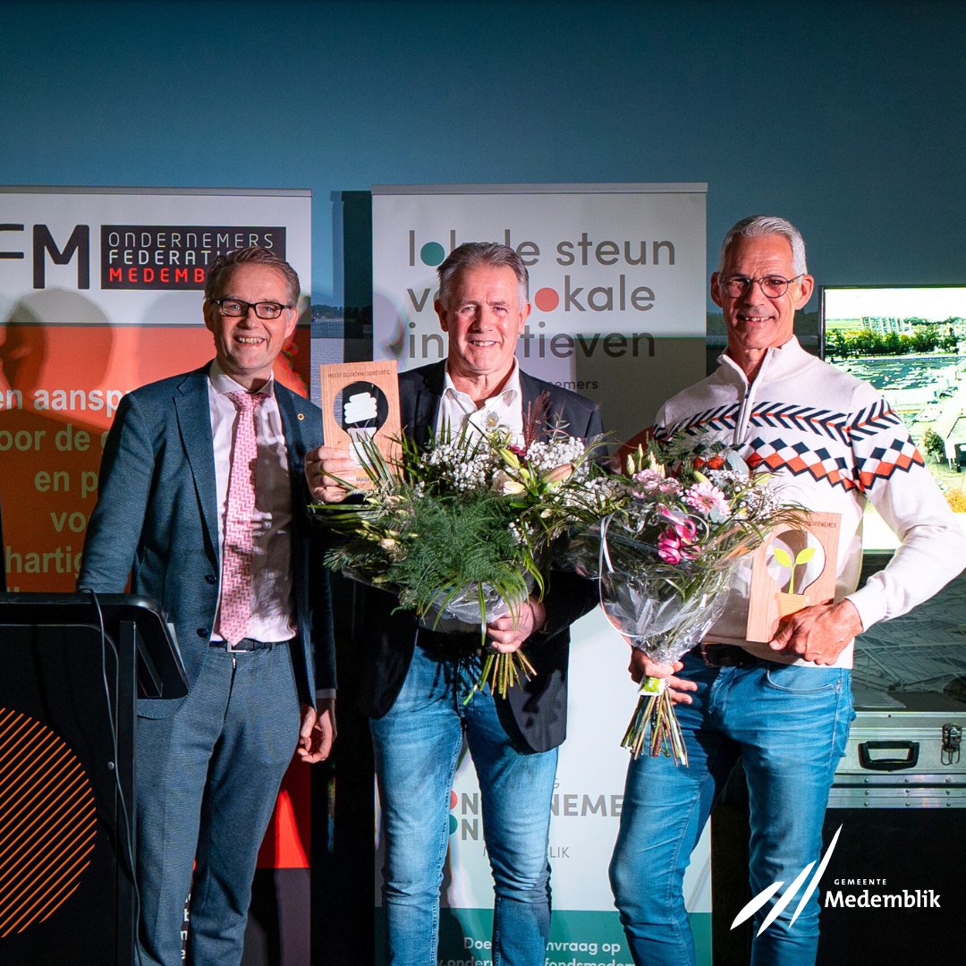 Afgelopen vrijdag is Van Paassen Chrysanten uit Andijk uitgeroepen tot onze meest duurzame ondernemer. De prijs voor de meest duurzame innovatie gaat naar FishFlow Innovations uit Medemblik.

📸 wethouder Harry Nederpelt met winnaars Gerard Manshanden en Fred van Paassen.