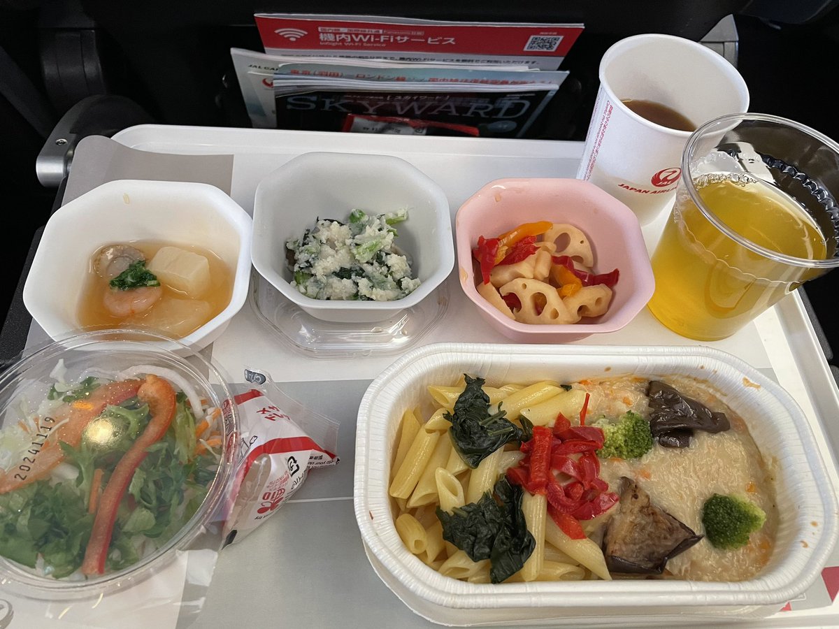 yamaboon's tweet photo. 和食or洋食
#つながるJAL https://t.co/bLnU02wymD
