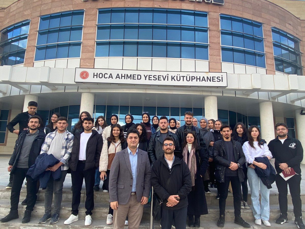 nevukutuphane's tweet photo. Üniversitemiz Eğitim Fakültesi Türkçe ve Sosyal Bilimler Eğitimi Bölümü 2. Sınıf öğrencilerine kütüphanemiz tanıtılmış ve oryantasyon eğitimi yapılmıştır. https://t.co/C8C0N1hhsm