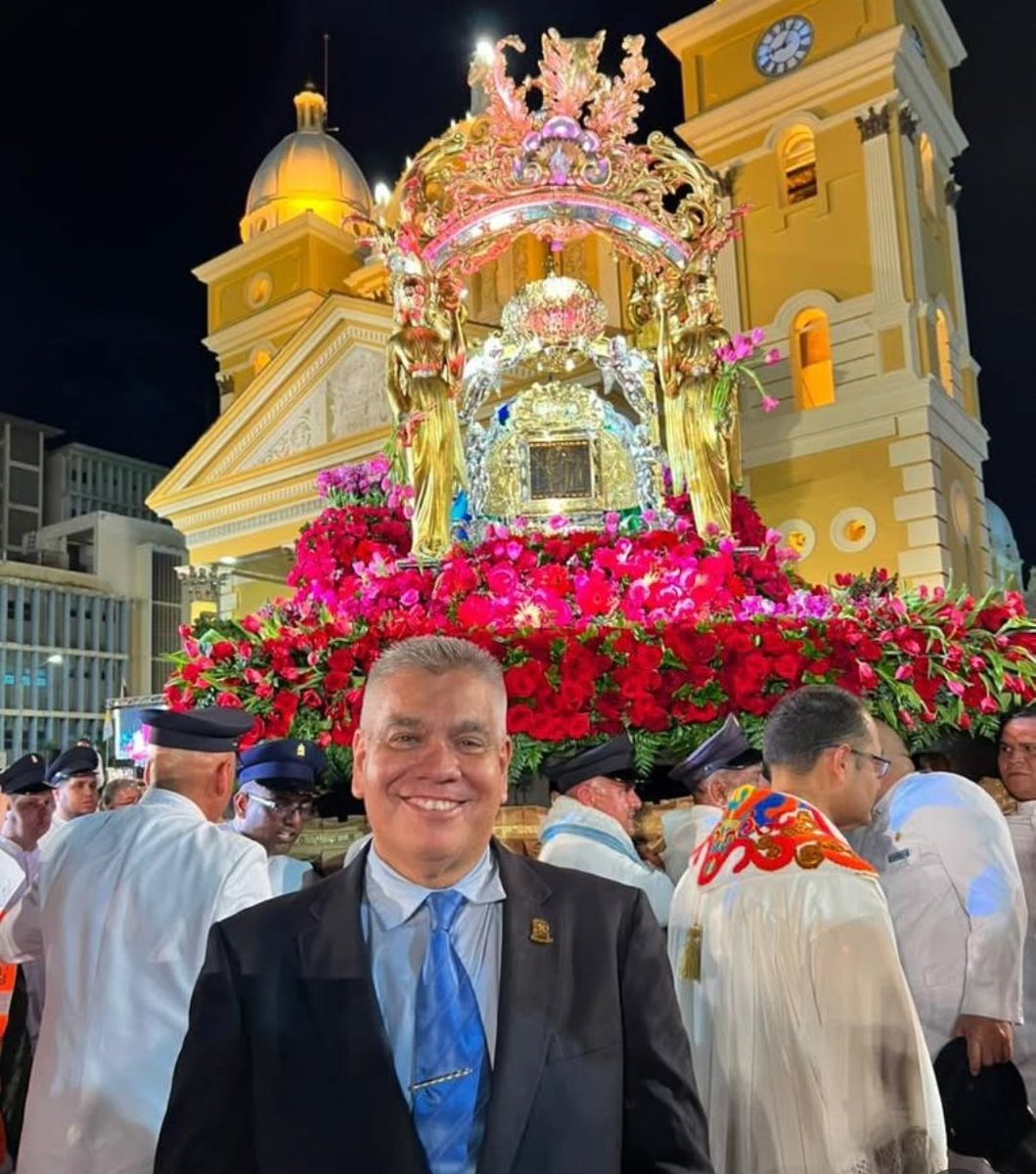 Amada Virgen Chinita.
Gracias por tanto 🙏🏻

Hoy en tú día, te pedimos protejas a Venezuela entera y a sus hijos dentro y fuera de su tierra.
Sigue guiándonos con tu amor y misericordia.

¡Que viva nuestra excelsa patrona!

#18Noviembre
#VirgenChinita