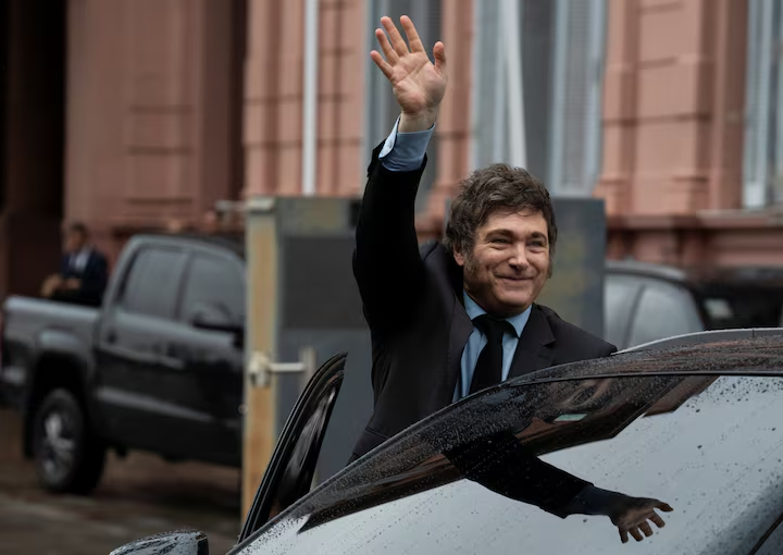Mario Nawfal (@marionawfal) on Twitter photo 🚨🇦🇷MILEI’S REFORMS DRIVE RECORD INVESTOR RETURNS
A year into <a href="/JMilei/">Javier Milei</a> tenure, investors are doubling down on Argentina's stocks and bonds, fueled by his sweeping economic reforms and austerity measures.
The local stock market surged 125% this year, while dollar bonds returned 🚨🇦🇷MILEI’S REFORMS DRIVE RECORD INVESTOR RETURNS
A year into <a href="/JMilei/">Javier Milei</a> tenure, investors are doubling down on Argentina's stocks and bonds, fueled by his sweeping economic reforms and austerity measures.
The local stock market surged 125% this year, while dollar bonds returned