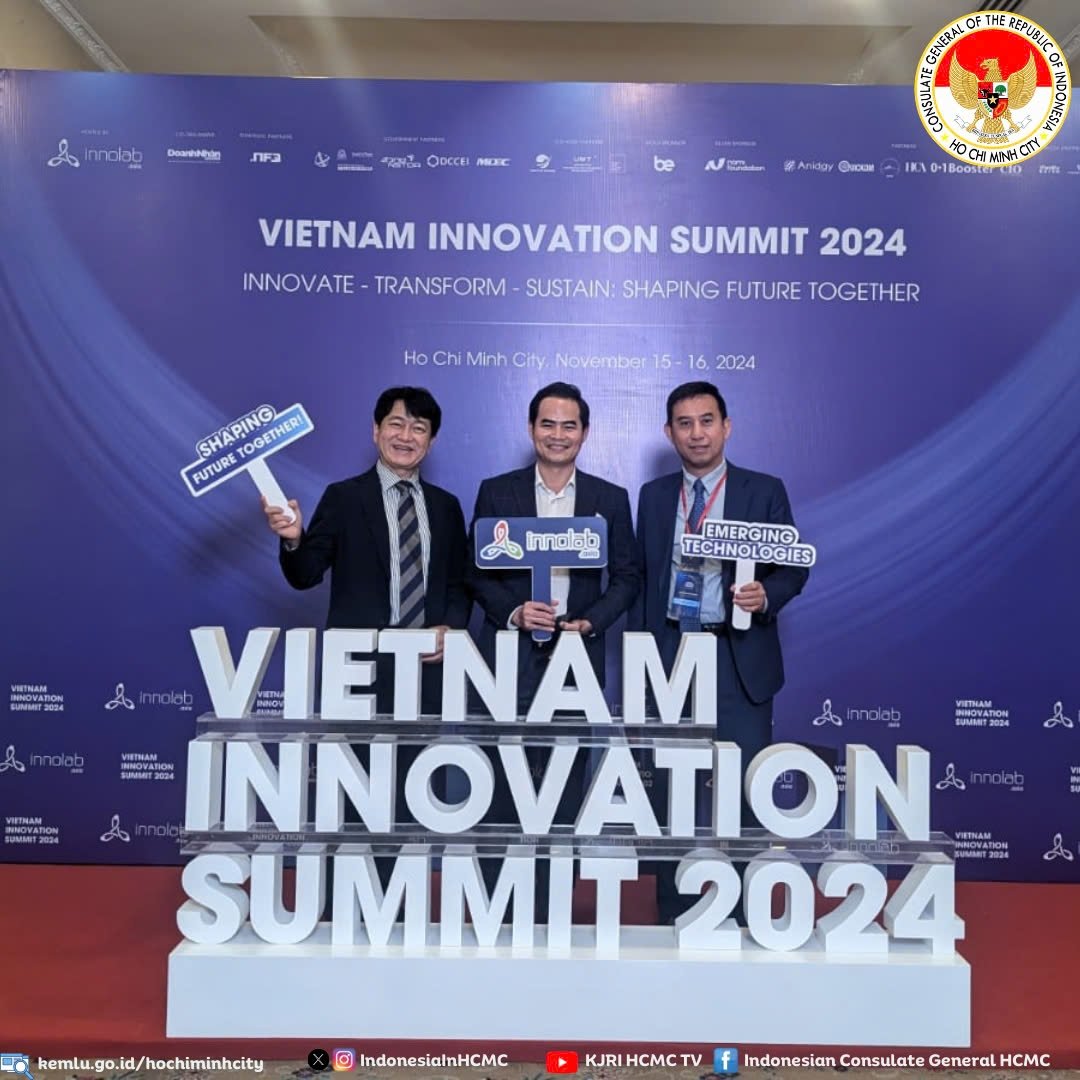 IndonesiaInHCMC's tweet photo. Perusahaan start-up Indonesia, Era Tani dan Veda Praxis, turut berpartisipasi dalam Viet Nam Innovation Summit (VIS) 2024 yang diselenggarakan di HCMC, 15-16 November 2024. 
#Inidiplomasi #kjrihcmc #indonesiavietnam #rintiskemajuan #VIS2024 #InnovationSummit https://t.co/V9jaqT3rFs