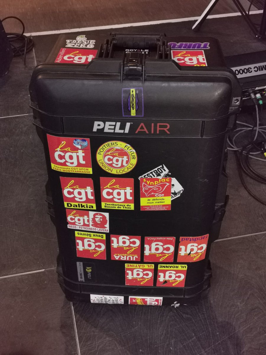 Quand vous venez à nos concerts, pensez à ramener vos autocollants CGT périmés, nous leur offrirons une seconde vie ! 🥸♻️😇