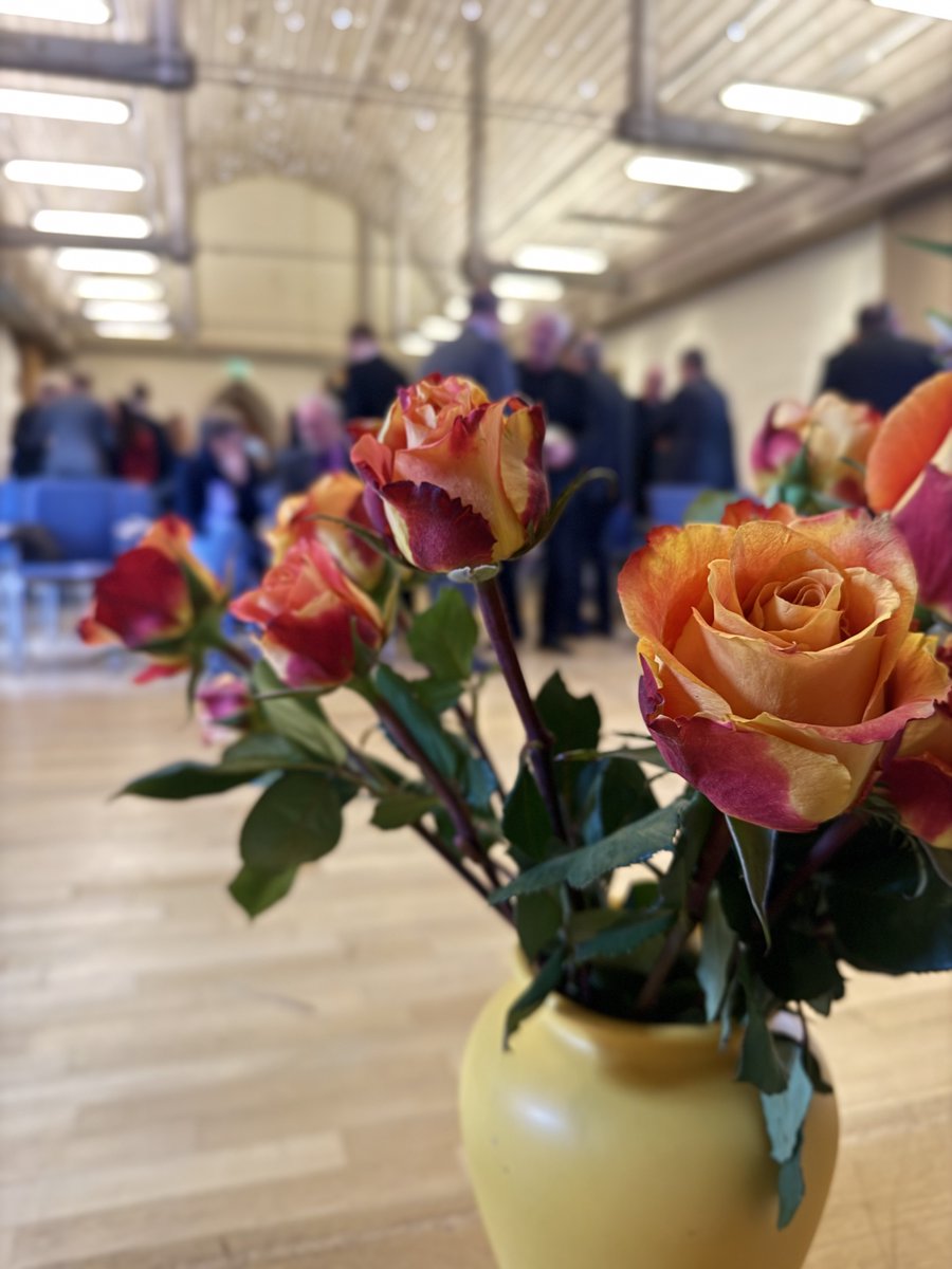 Wir bedanken uns bei allen Mitwirkenden des Albertus-Magnus-Festes, insbesondere denen hinter den Kulissen, den Teams "Kaffeestand and more" sowie "Fotografieren und Texten" (aus allen Gruppen der Fakultät). Eine lebendige Community! 👍