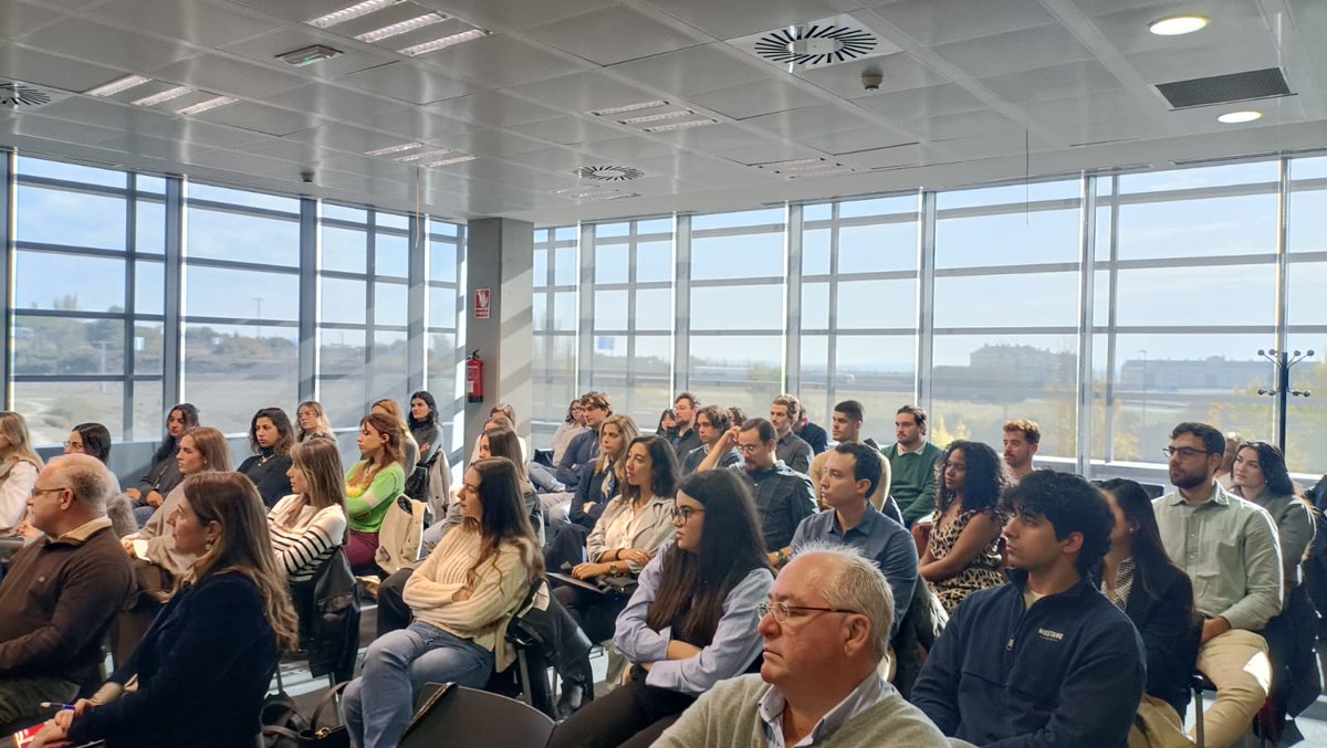 empresasjcyl's tweet photo. 🎓¡Inauguramos la XVII edición del Máster de Comercio Exterior y Digital Business con 3⃣6⃣ alumnos!
507 horas lectivas para formar a nuevos profesionales en la #internacionalización empresarial y el negocio digital.
🔝Pilar clave para la inserción laboral‼️
#ICECYL #mastercomex https://t.co/cPaHxA6Jlc