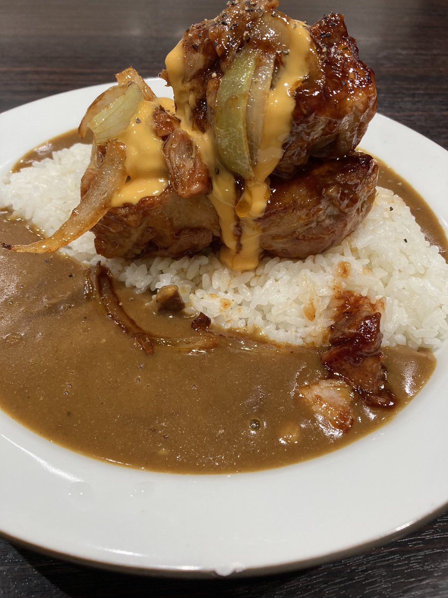 望月さんが食ってたやべーやつ
コラボしてるから食べちゃう
肉デカいしその上柔らかくて普通にうまい
至っちゃう至っちゃう 
