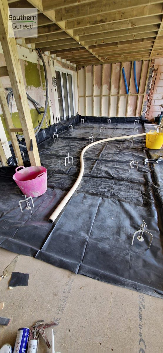 Southernscreed's tweet photo. Nice little 1m3 Flowcem Classic installed in Ashmore Green. No job too big or small, we will always try to assist you with your project! #cemfloor #cemfloorbymcgraths #cementbased #UFH #underfloorheating #floorscreeding #commercialproject #renovation #newbuild #extension https://t.co/erOC8m8lMe