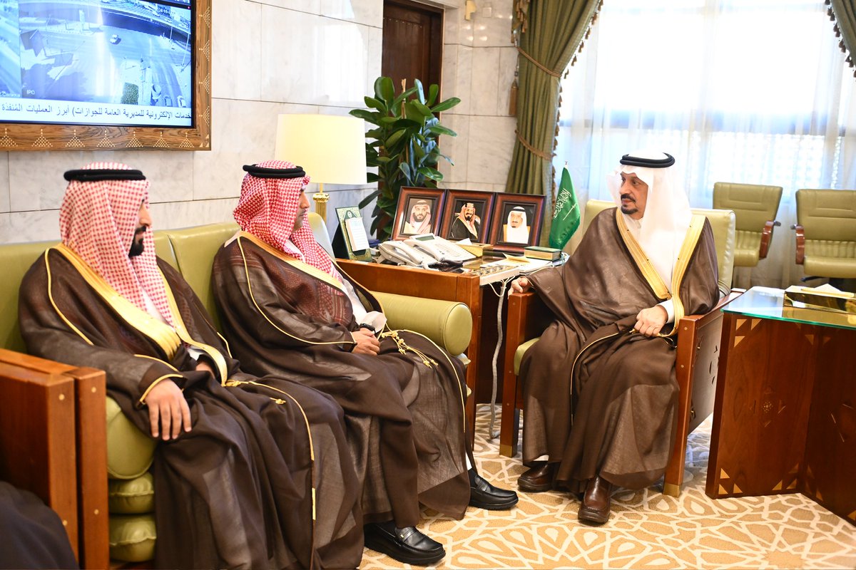 emara_alriyadh's tweet photo. سمو أمير منطقة #الرياض يستقبل رئيس مجلس إدارة جمعية الأسر الاقتصادية. 
https://t.co/TF6pujlcCb

#إمارة_الرياض https://t.co/Y7wl4snHpt