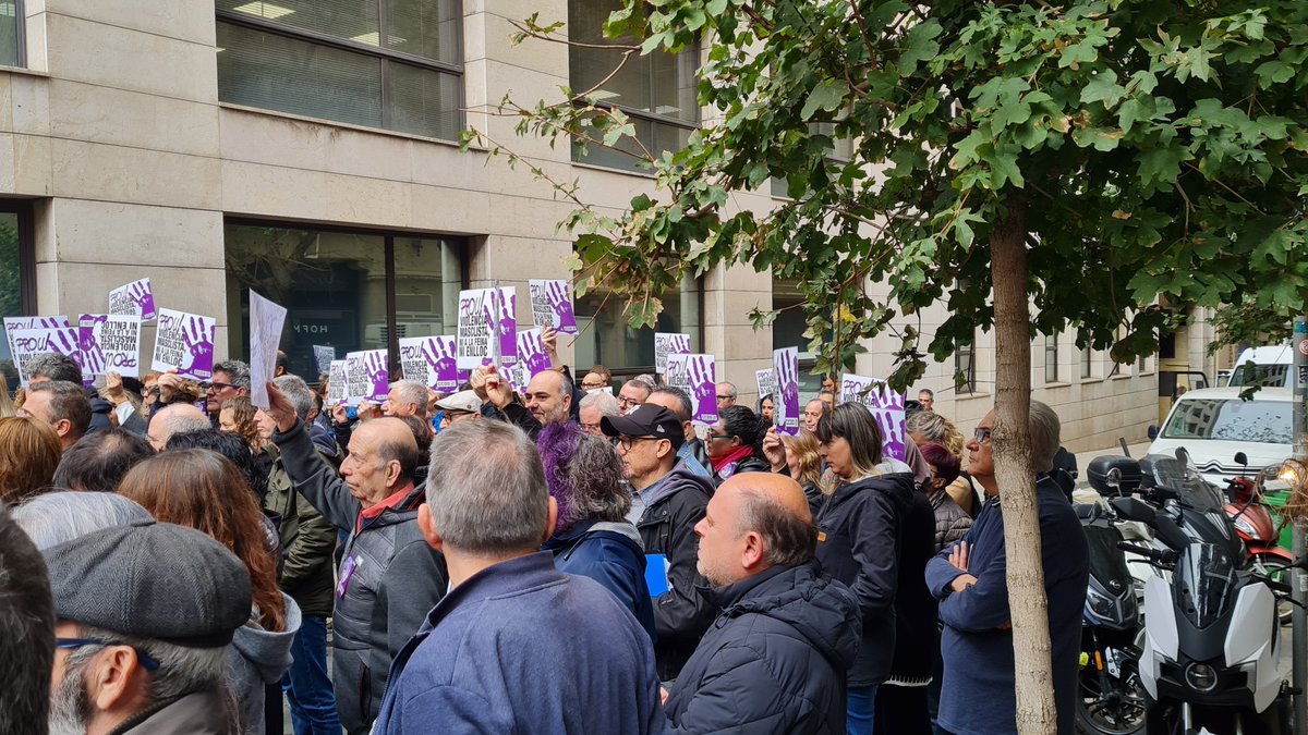 ⚫ Avui hem sortit al carrer per condemnar l'assassinat masclista d'una dona a mans de la seva parella a Morera de Montsant, que s'ha confirmat com a feminicidi.

#MasclismeMata #NiUnaMésNiUnaMenys