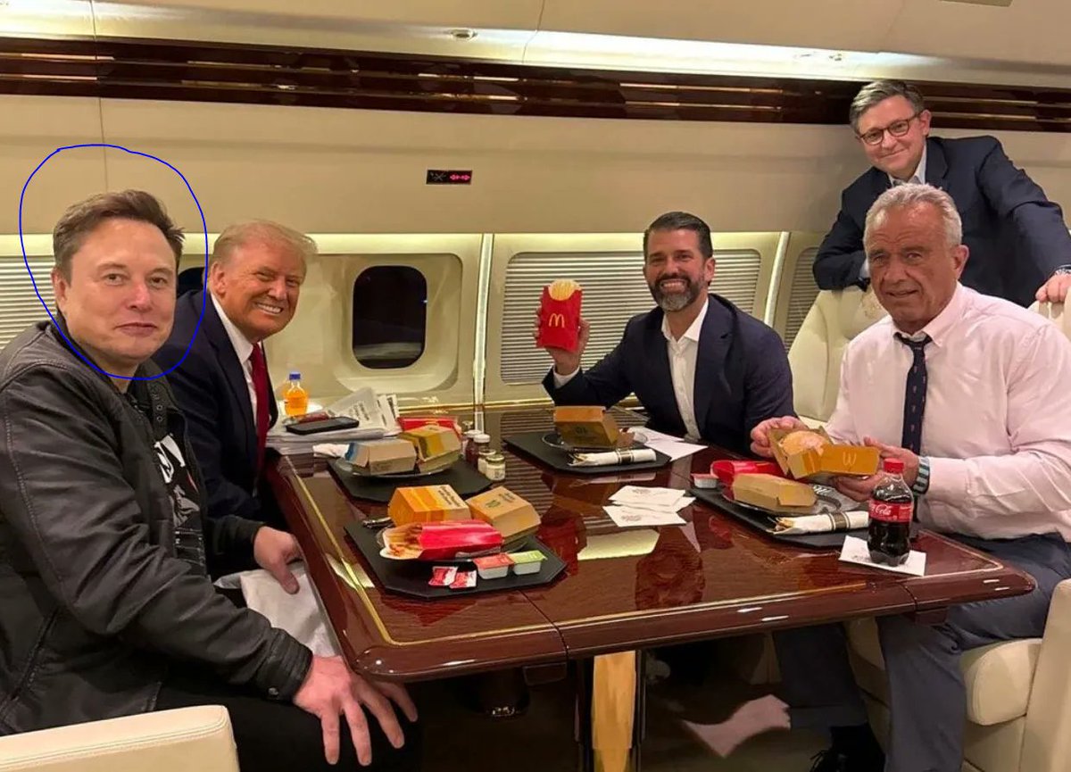 nicoappel's tweet photo. 1. Thx for highlighting who Elon Musk is. Would have missed that. 
2. If you are the richest man in the world and your choice of food on AirForce One is McD, I am not sure, (insert Lewis Black shake) but you may have missed a few memos. 
3. At least you dine in great company 🫢 https://t.co/z7EFwv7RG5