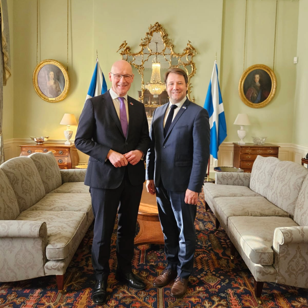 La Région resserre les liens de coopération avec les nations #celtes. 🤝

🏴󠁧󠁢󠁳󠁣󠁴󠁿🏴󠁧󠁢󠁷󠁬󠁳󠁿🇮🇪 Accompagné de Stéphane Perrin-Sarzier, le Président de Région Loïg Chesnais-Girard s’est rendu en Ecosse, au Pays de Galles et en Irlande, pour consolider les liens avec les territoires celtes. Au