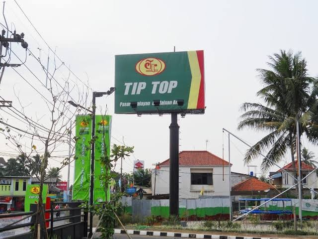 belajarlagiHQ's tweet photo. Padahal dateng pas weekday &amp; bukan pas payday juga, tapi antrean kasir di TipTop Supermarket tuh selalu nguler

Harga produk mereka bisa lebih murah karena pake konsep dagang ala Nabi yg cuma ambil untung 2-3%, ga heran sih kalo rame mulu. Sayangnya TipTop cuma ada di Jabodetabek https://t.co/eBR828byJg