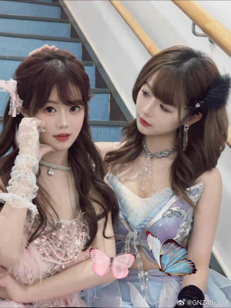 fqjsmg's tweet photo. 骚琪，还带小姑娘，靠，我要双���你们 https://t.co/R25jieYx0y