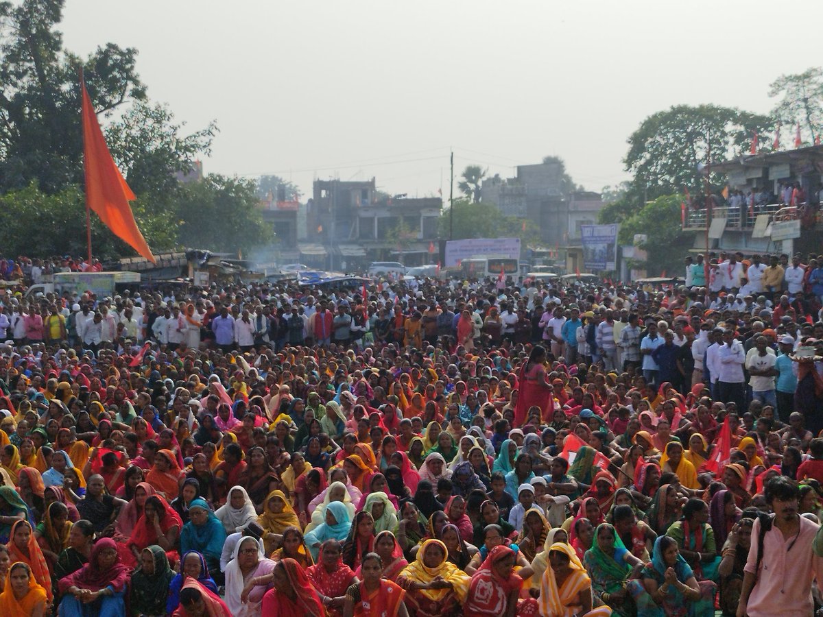 Dipankar_cpiml's tweet image. Joined Bihar legislature party leader of @cpimlliberation Comrade Mahboob Alam, Phulwari MLA Comrade Gopal Ravidas, Ghosi MLA Comrade Rambali Yadav and Ara MP Comrade Sudama Prasad for my last meeting of #JharkhandElections2024 at #Bagodar bus stand for Comrade @vinodbagodar.