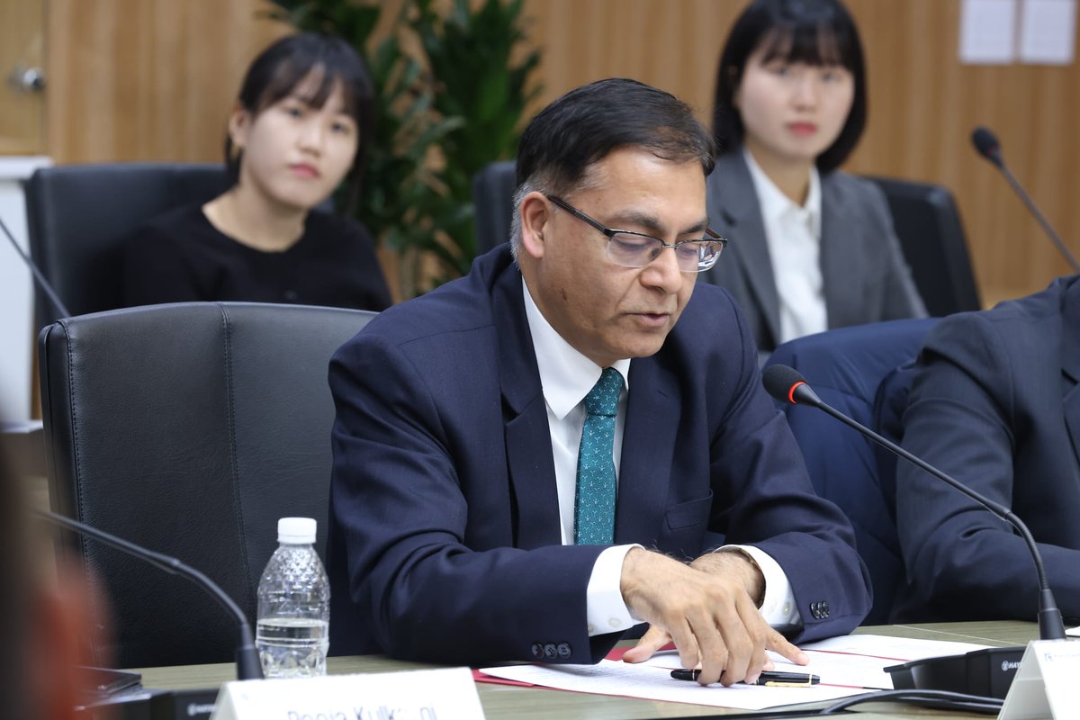 IndiainROK's tweet photo. Ambassador @KumarAmitMEA addressed the opening session of #EDCF Outreach Workshop on 'Climate Resilient Development of India's Logistics Infrastructure and Industry Cluster Development based on Sustainable Growth Centers' on 12 November 2024. The Workshop was organised by Korea Exim Bank (KEXIM). Mr. Ji Young choi, Deputy Minister, Ministry of Economy and Finance; Mr. Hwang, Kiyeon, Senior Executive Director, KEXIM and Mr. Takeo Konishi, Director General of ADB also attended and addressed the inaugural session.
The workshop introduced participating Indian government officials to Korea’s development and technical expertise in logistics, industrial cluster development and growth centers, industrial corridor development, multimodal logistics parks (MMLPs), special economic zones (SEZ), climate change technology, urban and regional planning. It aimed to create synergy among stakeholders in India and RoK for effective identification and implementation of EDCF projects in India.