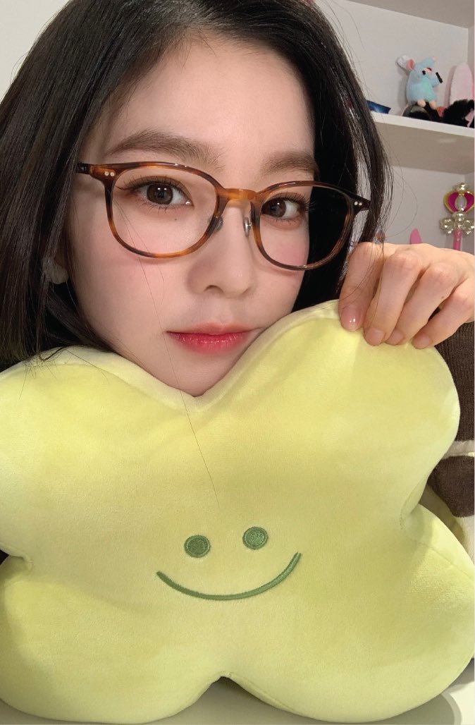 3___2__9's tweet photo. 플미충 근절에 힘써주시며 포카 원본 소스를 그대로 구글링크로 화질 깨지지 않게 올려주시는 아이린사마 https://t.co/Y0AMHq8xAl