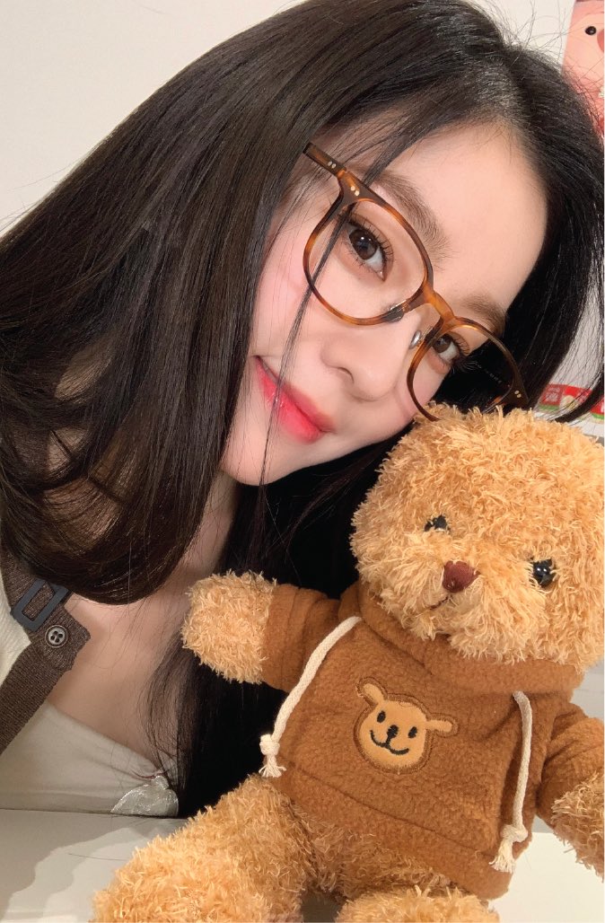 플미충 근절에 힘써주시며 포카 원본 소스를 그대로 구글링크로 화질 깨지지 않게 올려주시는 아이린사마