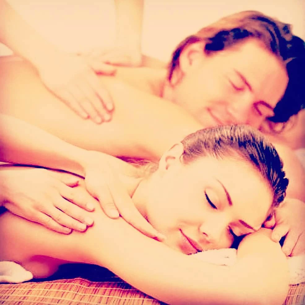 #كابتن #مساج #عوائل #متحرره 
تحب تجرب لمساج لزوجتك الموضفه بنهايه الاسبوع وتسويلهه عطله مميزه جلستك بيتك و ع سريرك بقمه الاحترافيه وتعامل مع الزوجين بسريه تامه علما الكابتن محترف في المساج وتددليك بأفضل انواع الزيوت و الاجهزه المختصه بالمساج مساج حقيقي دلل زوجتك بمساج ومزجهه