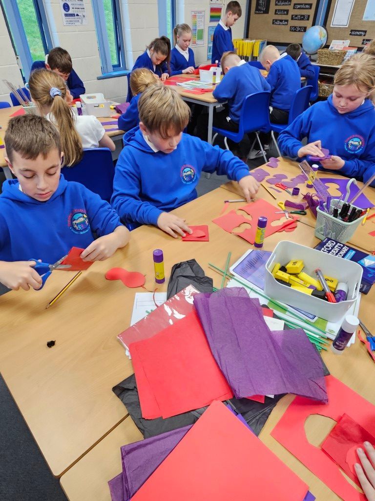 🪖 Last week in Falcons Class, the children made poppies to show remembrance for those who fought for us in the World Wars, and continue to defend us in conflicts across the globe.

Read the full story 👇
buff.ly/41aZjdF