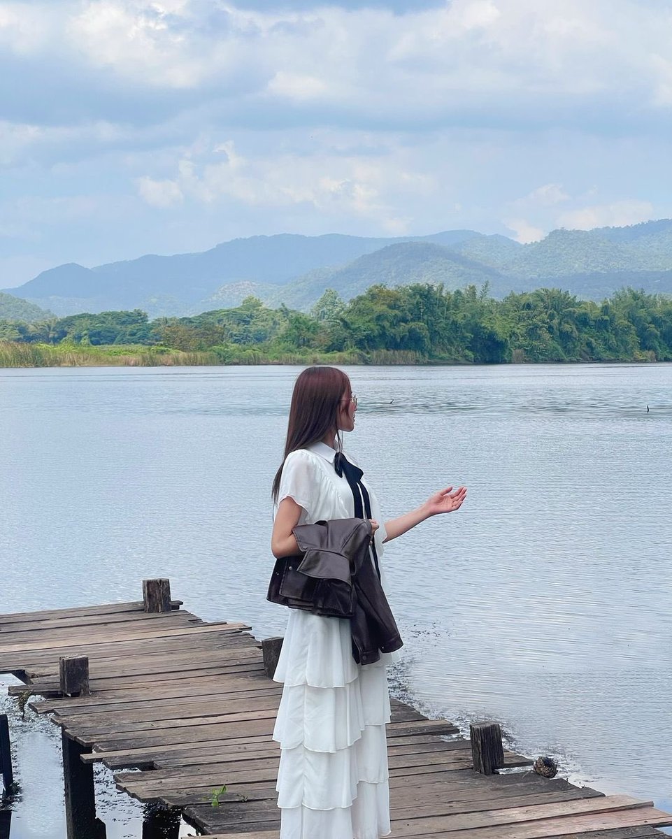 kkn1104's tweet photo. คือลุคนี้มันก็ดีมากอยู่แล้ว ยิ่งมีใสแว่นด้วยคือถูกต้องมากจริงๆ นี่แหละสเปกของนุ🫶🏻
#NamneungMilinD
#rayban #infinitegallery https://t.co/BxOF0BCP1n