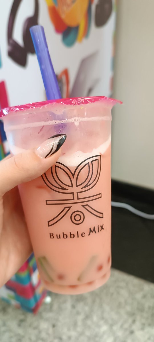 jeni_wof's tweet photo. Comprei esse bebida de Yakult, não sei como esse ngc consegue ser bom e ruim ao mesmo tempo ksjsjsk https://t.co/FlC21NXz5K