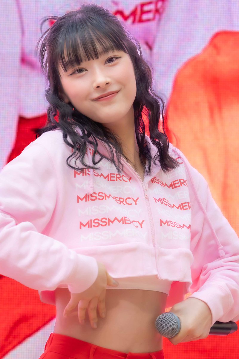 alf012345's tweet photo. @_missmercy_ 20241110 MISSMERCY
イオンレイクタウンkaze 1F
光の広場
#YUKI さん#汐谷友希 さん
#ファッションリーダー #マーシー
#MISSMERCY #ミスマーシー #girlsnewera #aishite #新衣装 #Japan https://t.co/tfFGmfesGW