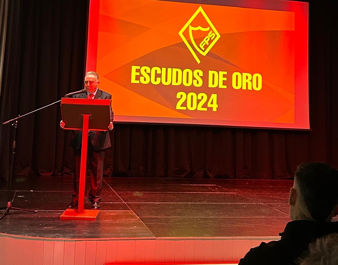 Nuestro Presidente ha ejercido de presentador - moderador en diversos actos del recién celebrado encuentro de Peñas Federación de Peñas Sevillistas "San Fernando" #sevillismosolidario #peñasevililstanervionsolidario #nerviónsolidario
