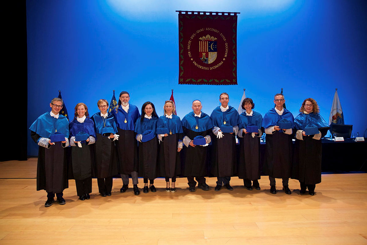 El pasado 15 de noviembre (San Alberto Magno, patrón de <a href="/Ciencias_UA/">CienciasUA</a>), se celebraron los actos de graduación. Siempre es un placer ver las caras risueñas de los egresados, en particular de los estudiantes que han pasado por mis clases. ¡Enhorabuena! Os deseo lo mejor.#Ciencias_UA