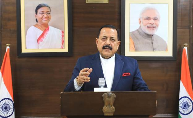 PIB_India's tweet photo. Grievance Redressal time reduced to 13 Days from 30 days: Union Minister of State @DrJitendraSingh announces further reforms

For 28 Consecutive Months, Central Secretariats have resolved over 100,000 grievances each month

Read here: https://t.co/lqoQUFjLez https://t.co/yIpXnk8z1t
