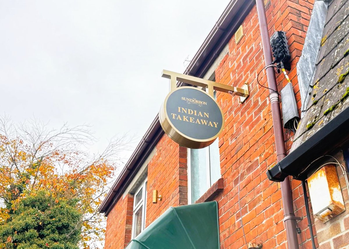 creativesoluk's tweet image. We crafted a custom double-sided projecting circular sign with concealed lighting for round-the-clock visibility. Discover the process behind this bespoke signage project in Dorchester: bit.ly/3YO5HEG

#SignageSolutions #ProjectingSign #IlluminatedSign #CustomSigns