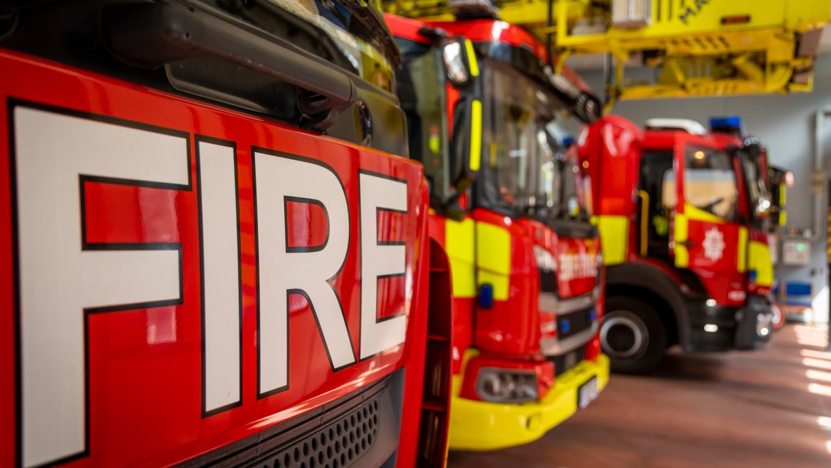 It's #NationalRoadSafetyWeek - do you know what to do if your car breaks down?

Get off the road if you can🚘

Use your hazard lights⚠️

If you're on the motorway, stay out of the car until help comes🛣️

orlo.uk/AAZp7