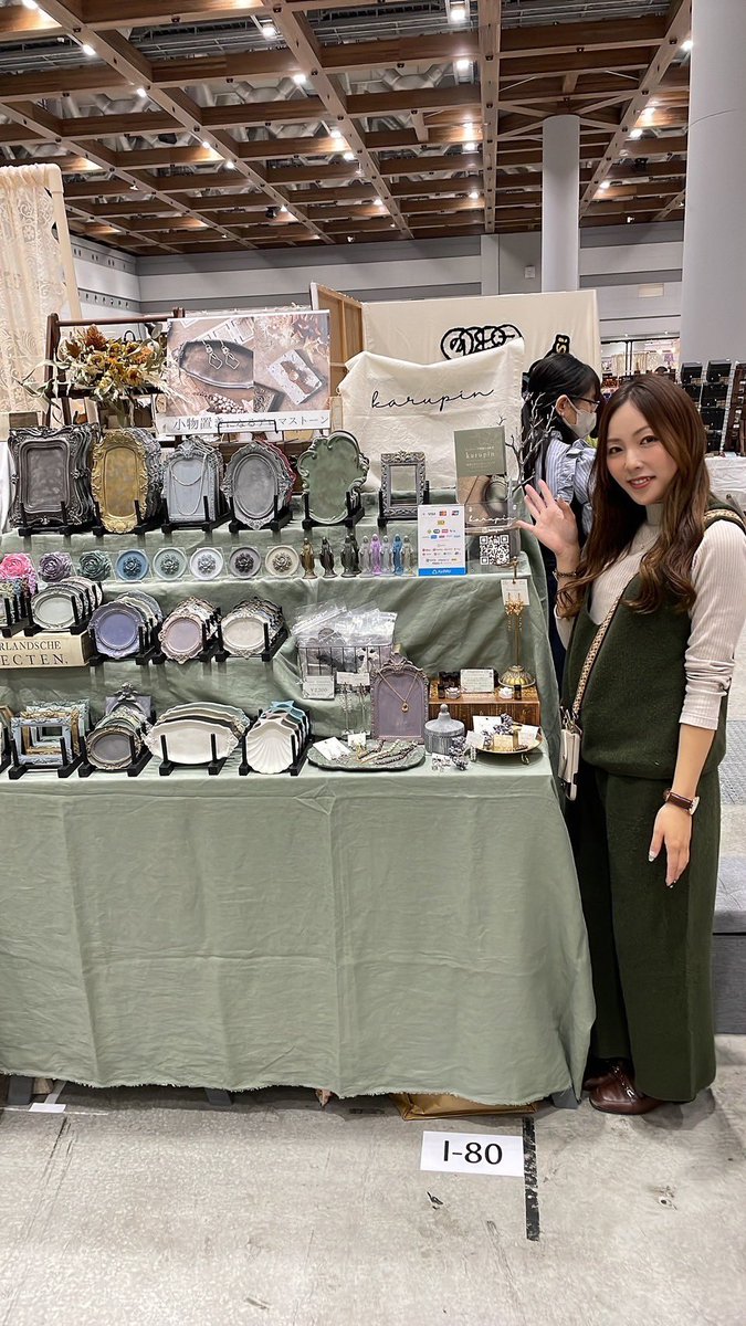 karupinx55's tweet photo. 半年ぶり、3回目のデザフェス✨️
事前に沢山の作品を作り東京へ

2日間出店でしたが、
用意していた作品達をいっぱい
お迎えいただけてとても嬉しかったです︎♡
毎回勉強になるので
出続けたいイベントです☽ *̣̩

関わった全ての皆様、
ありがとうございました！

 #デザフェス60 https://t.co/eCar041Qr2