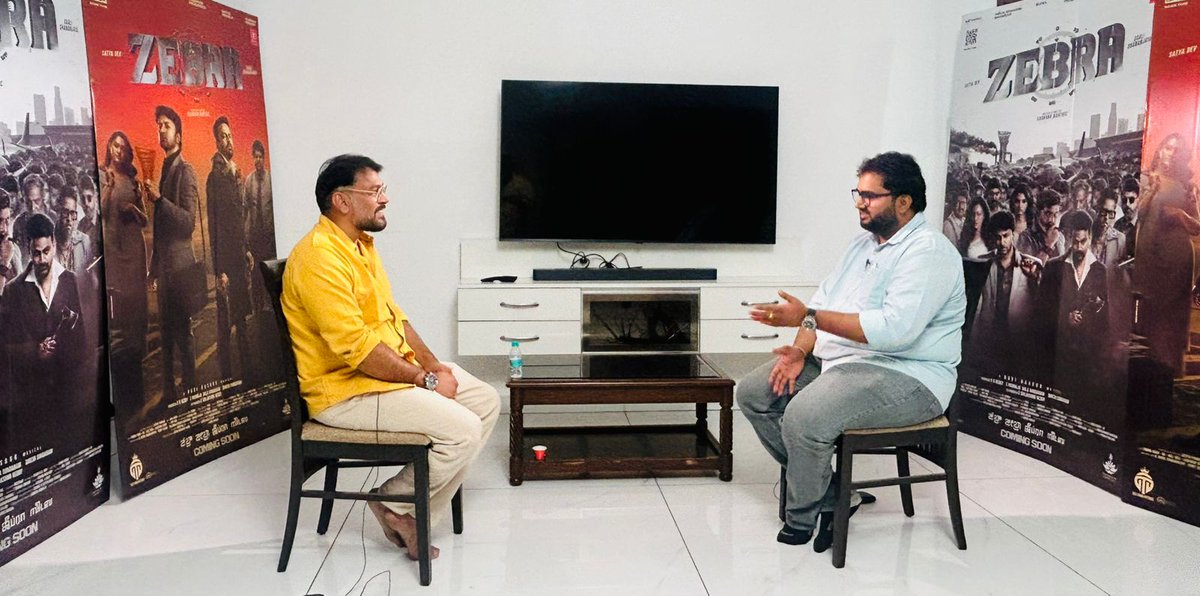 UrsVamsiShekar's tweet photo. Director #EashvarKarthic participated in engaging promotional interviews for #Zebra with web channels #FridayPoster, @FilmyFocus, @SumanTvOfficial, and @Theteluguone. ๐๐
Catch the full interviews dropping soon! ๐ฅ
#ZebraonNov22nd ๐๐ต
#ZebraTrailer ๐ https://t.co/O7cbBLTCe6
@ActorSatyaDev @Dhananjayaka #EashvarKarthic @SNReddy09 @amrutha_iyengar @RaviBasrur @padmajafilms2 @priya_Bshankar @JeniPiccinato @BalaSundaram_OT @OldTownPictures @tseriessouth @MediaYouwe