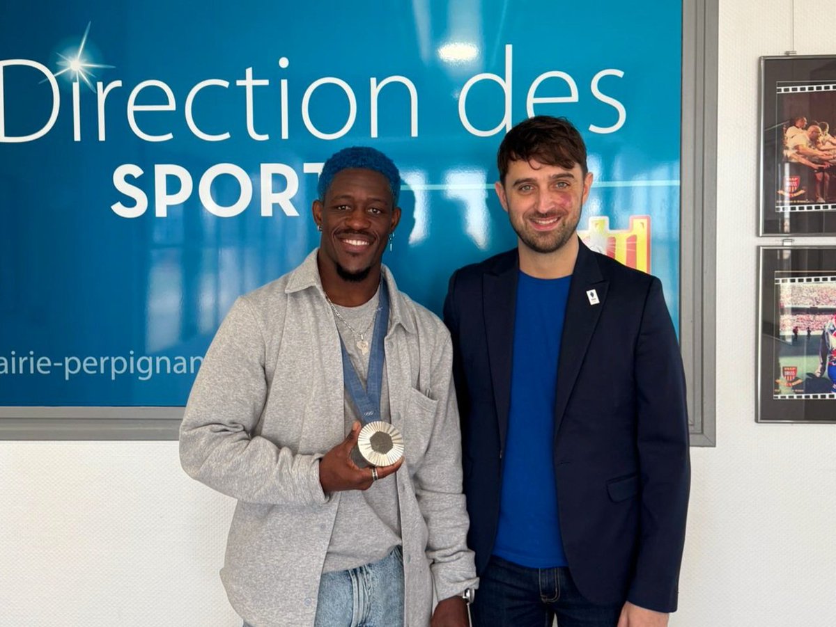 sebastmenard's tweet photo. #Paris2024 | Ce matin, notre Vice-Champion Olympique de Breaking, @Danydann97, nous a fait le plaisir de venir nous présenter sa médaille. Nous en avons profiter pour faire un point sur ses projets et lui faire visiter la salle de danse rénovée cet été. 🇨🇵 https://t.co/1eLLNHOlUA