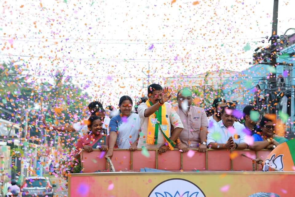 sreejupadman's tweet image. കൊട്ടിക്കാലാശത്തിന് സമാരംഭം🔥
#palakkadbyelection2024 #palakkadbyelection #ckrishnakumar