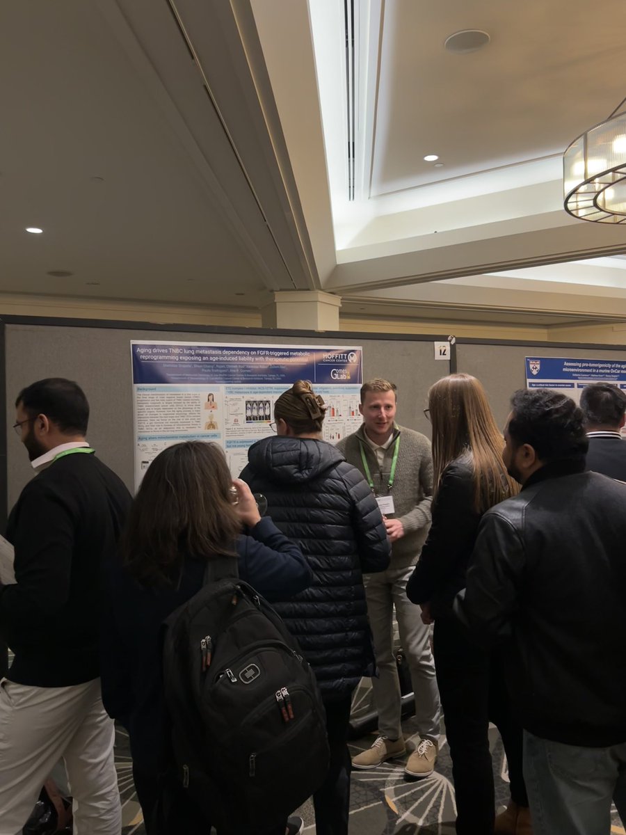 Lightning talk and fruitful poster discussion at yesterday’s kick #AACRtumorenviron24 kick off.