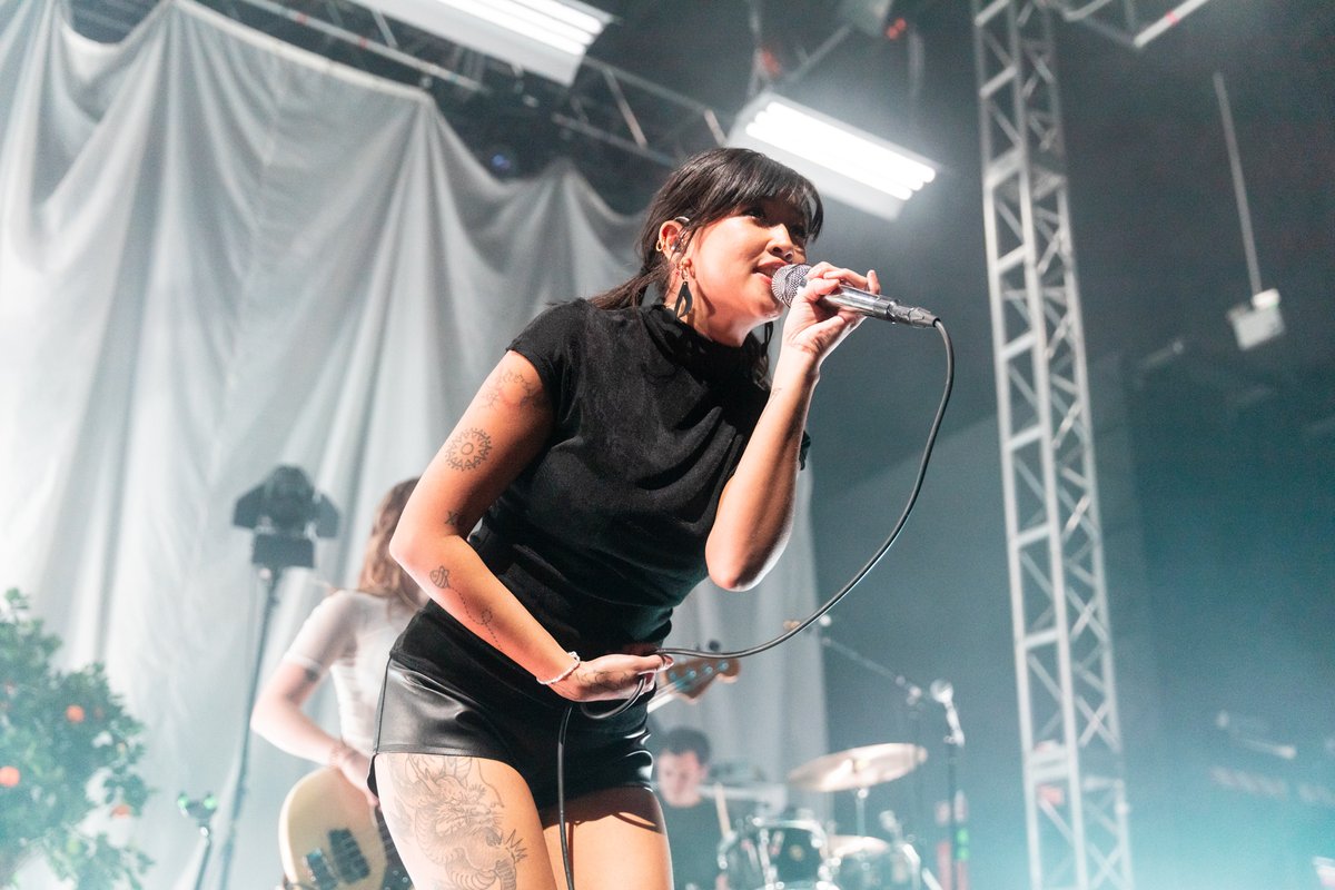 andrewbenge's tweet image. Last night @beabad00bee at @O2AcademyLeeds #beabadoobee #leeds #gig #livemusic #California #talk #CharlieBrown #o2academy #photography