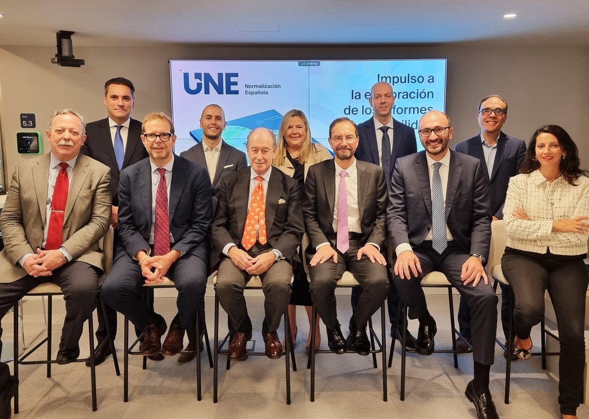 💡  En el último número de #RevistaUNE podrás conocer cómo transcurrió la #JornadaUNE que celebramos con motivo del Día Mundial de la Normalización y en la que se presentó el papel clave de los estándares para ayudar a las organizaciones en sus reportes #ESG (ambiental, social y