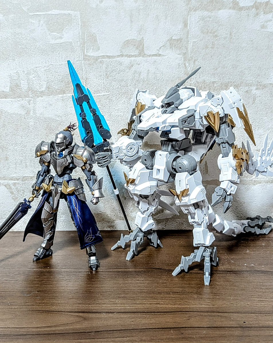Offlinecage's tweet photo. ほぼプロヴェデルなので差し替え無しで変形可能
MF系のパーツ貼り付けて騎士顔にしたい
#30MM #30MF https://t.co/9k8GN0VFG3