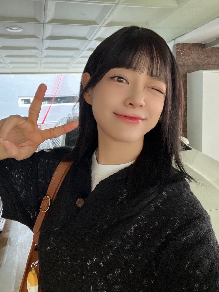 0828_kimsejeong's tweet photo. [🎥] 잠시 후 밤 10시 ENA <취하는 로맨스> 5화가 방송됩니다!  월요일 밤엔 용주 하세요😘 오늘도 본방사수🔥  #김세정 #KIMSEJEONG #세정 #SEJEONG #취하���로맨스 #채용주 https://t.co/zK8lFp3urT