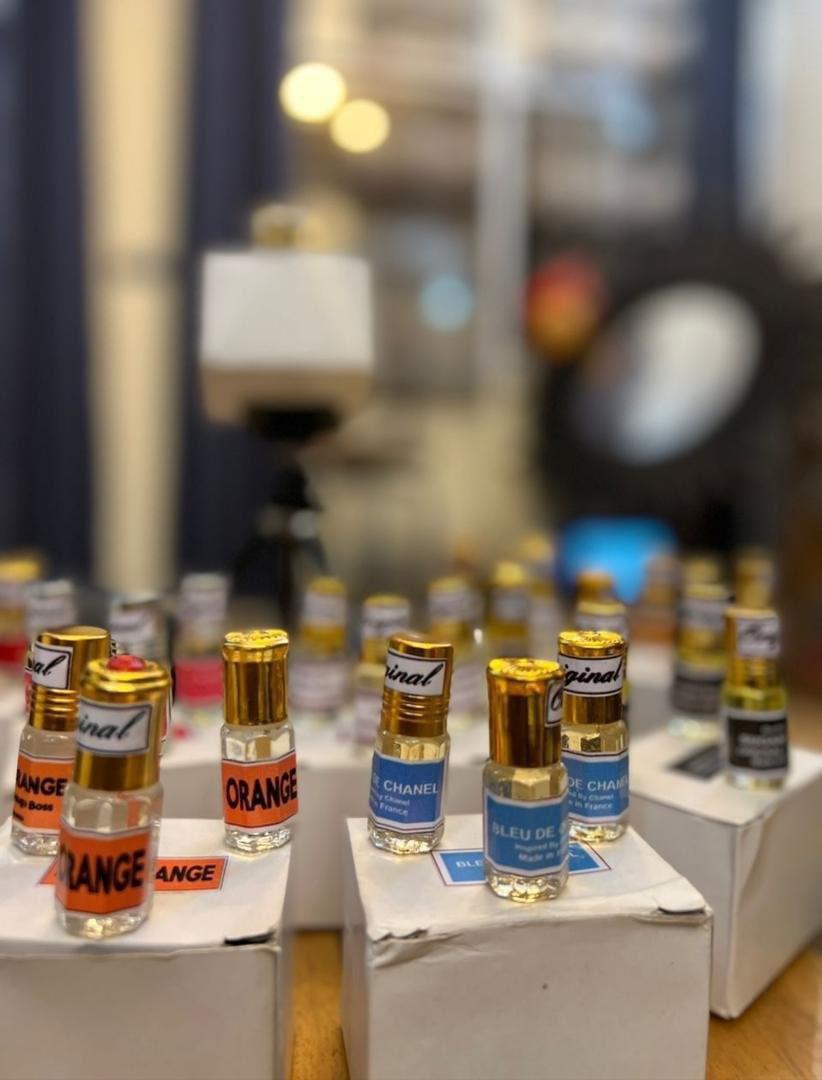 njipeu's tweet photo. Sentez bon à petit prix 😊👌🏾
Vos huiles de parfums sont disponibles à douala et expédition hors de la ville 
3ml
1 à 1.000fr
3 à 2.500fr
6 à 5.000fr
12 à 7.500fr
690 740 444 
#huiledeparfum #essencedeparfum #senteurs https://t.co/fpNCrY64p6