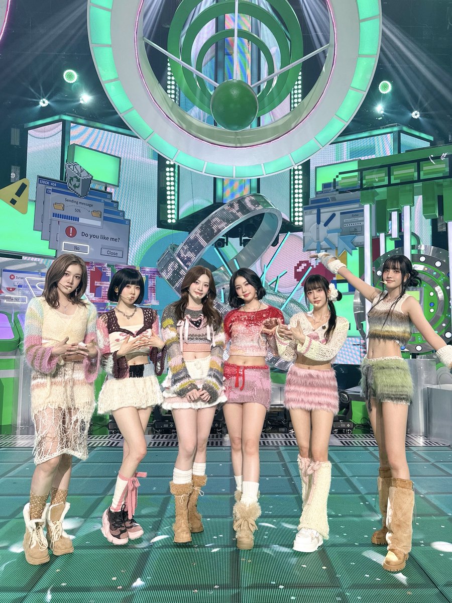 stayc at music core with a brighter and more cheerful appearance to show the best in front of swith, listen to GPT and your day will be cheerful and filled with stayc's melodious voice.