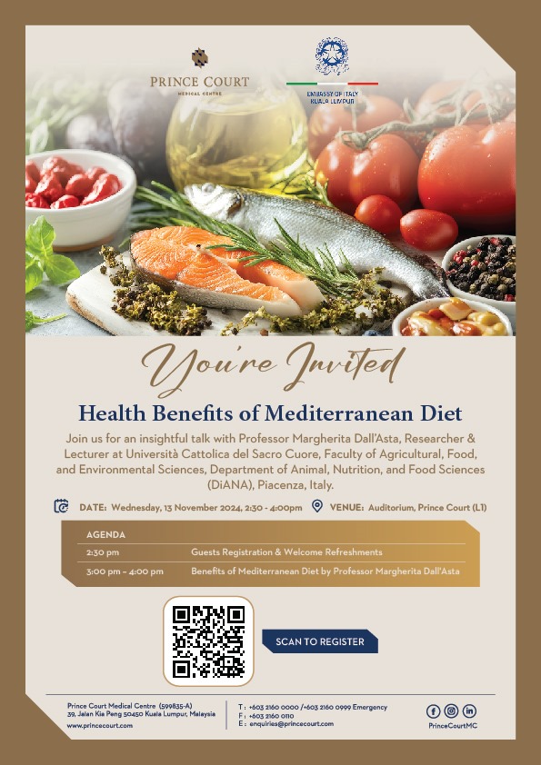 ItalyinMalaysia's tweet photo. Prof. Margherita Dall'Asta, @OnFoods_fndn Researcher and Lecturer at the Universita' Cattolica del Sacro Cuore, gave a second talk on the Mediterranean diet on at the Prince Court Medical Centre, which was attended by members of the public as well as health professionals. https://t.co/CvNS4Dpc56