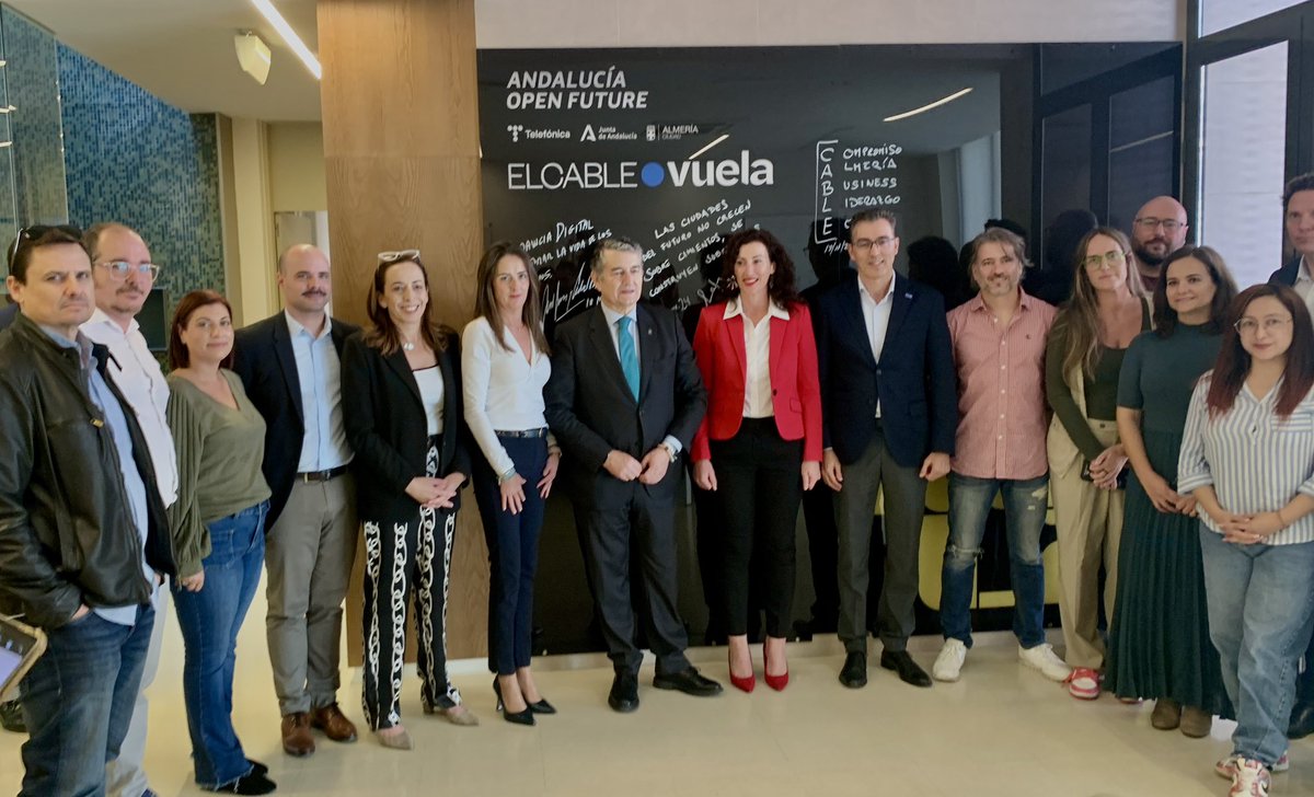 CodertyStudio's tweet image. 🔴 Estamos en #ElCable con @OpenFuture_And, en directo en #HoyPorHoy de @La_SER con Alfredo Casas. 🎙️
🚀 Hablamos de #HealthCheckDS, proyecto de eSalud.
Con @aloDev, cofundador, y:
➡️ Antonio Sanz (@AndaluciaJunta)
➡️ María Vázquez (@aytoalm)
➡️ Joaquín Segovia (@Telefonica)
