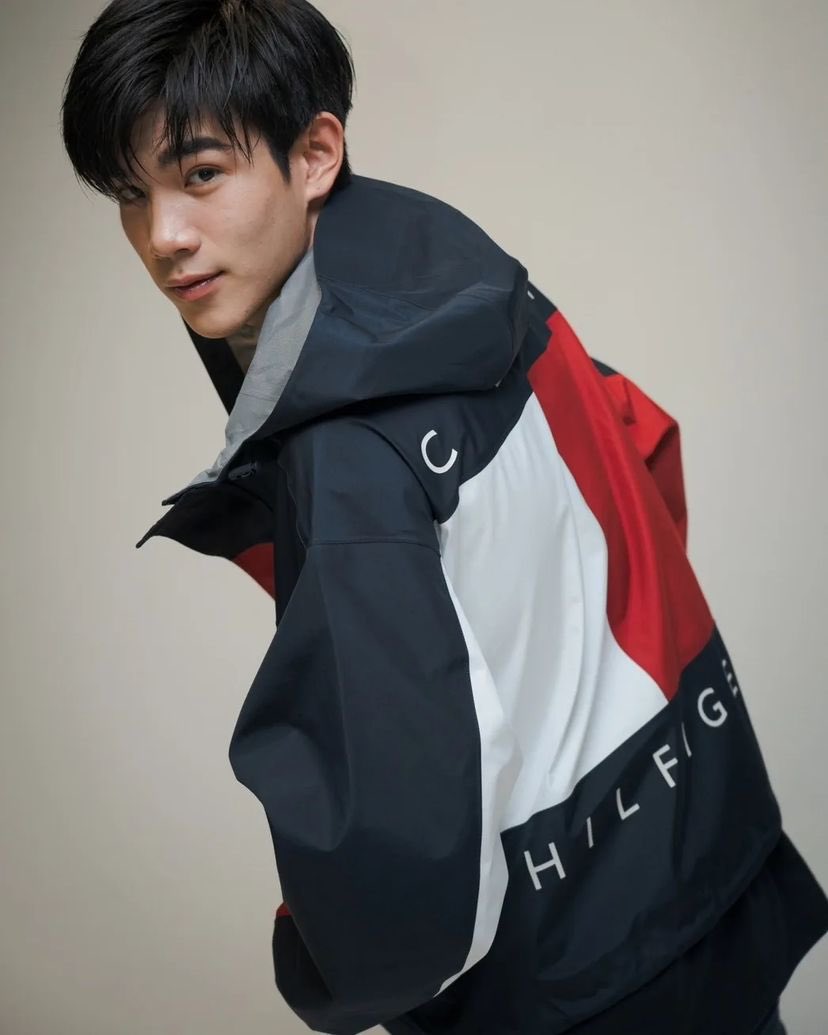 Pkhunfourth's tweet image. ไม่สามารถละลายตาจากลุคของพี่ @TommyHilfiger Boy!! ❤️💙 น้องโฟ้ดน่ารักมากๆ โมเดลนายแบบ🫶🏻❤️‍🔥

#FourthCheckFourthCheck
#Fourthnattawat @tawattannn